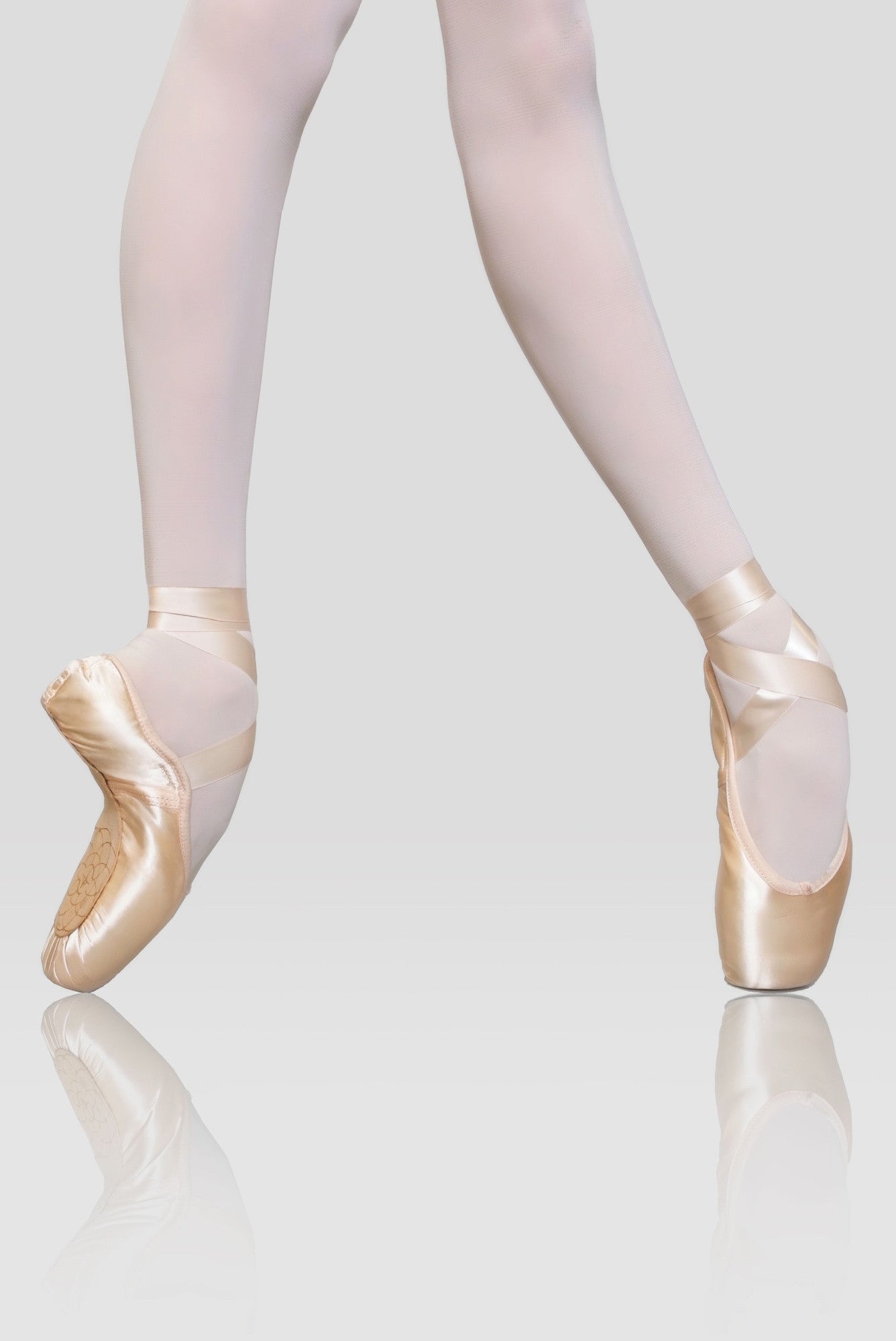 Wear Moi Arial Medium Pointe Shoe